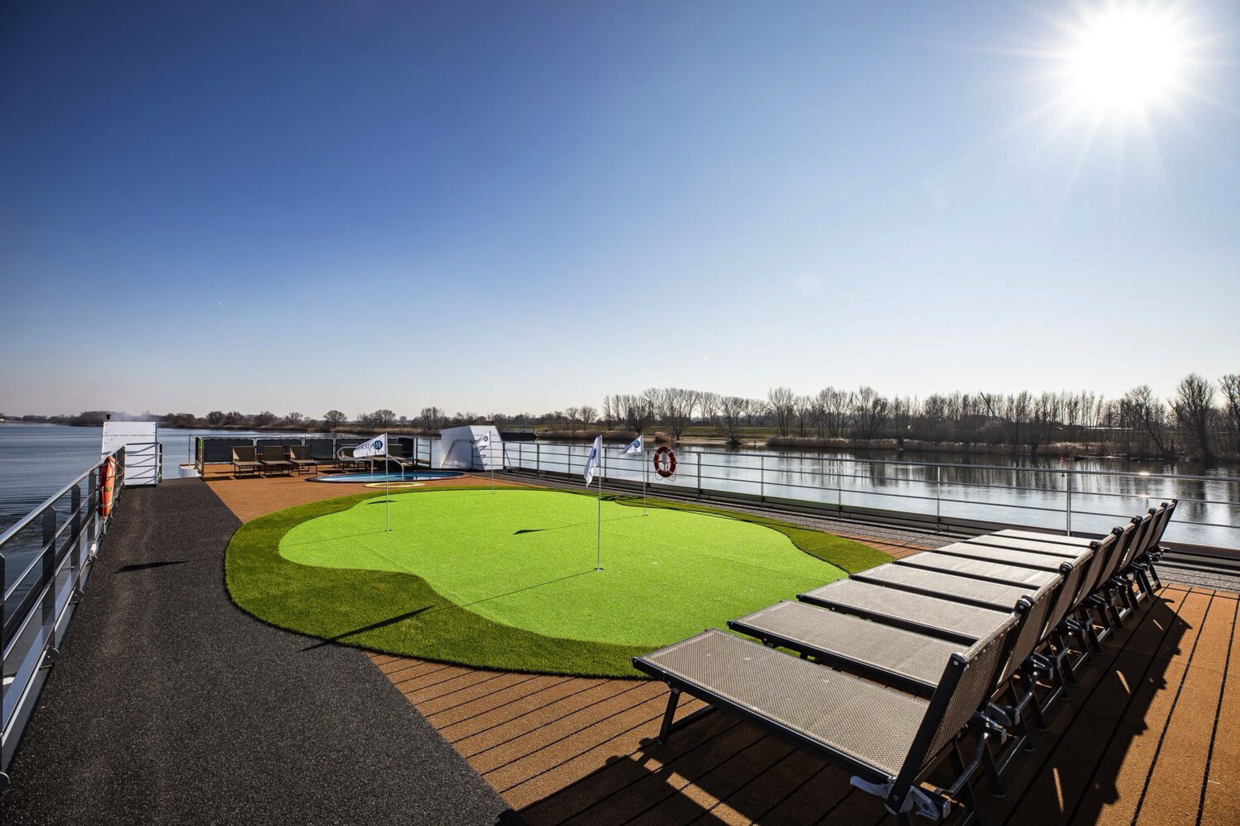 MS George Eliot - Sun Deck